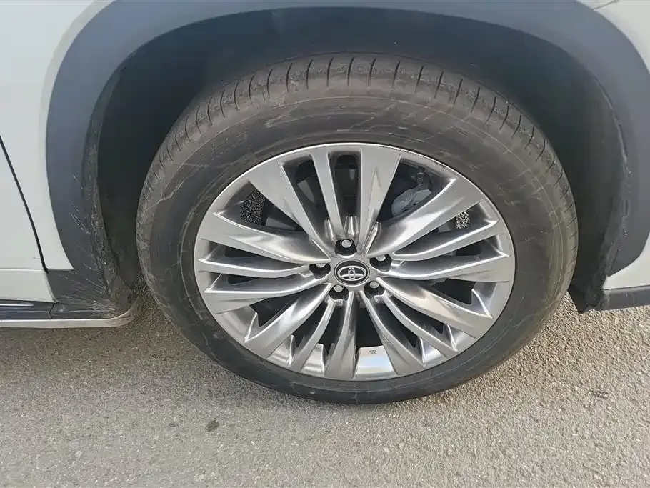 Toyota Highlander — фото 10