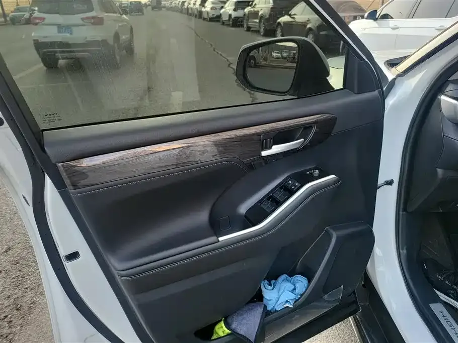 Toyota Highlander — фото 3