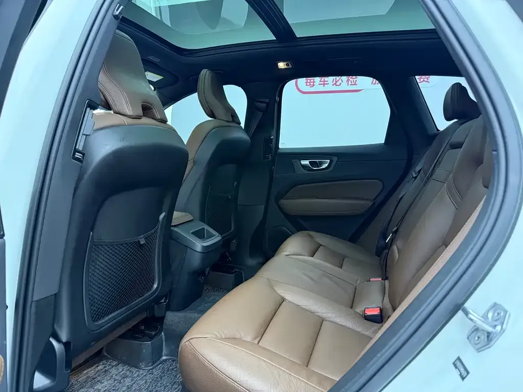 Volvo XC60 2021 из CN, фото 2