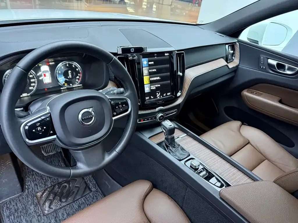 Volvo XC60 2021 из CN, фото 5