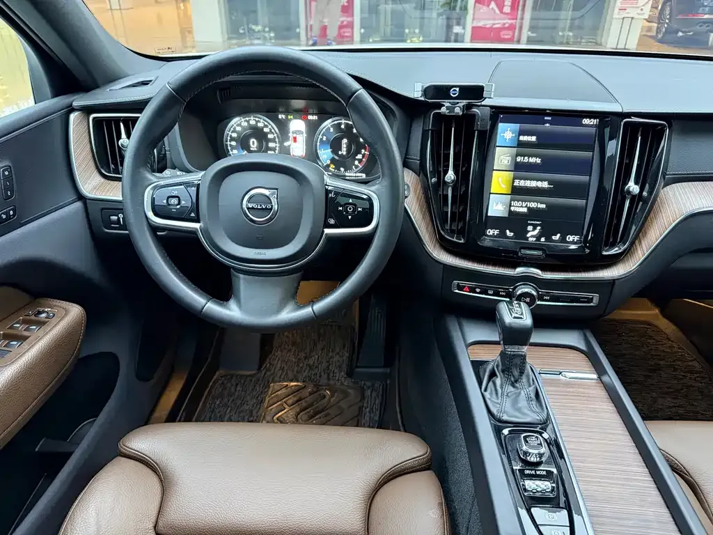 Volvo XC60 2021 из CN, фото 8