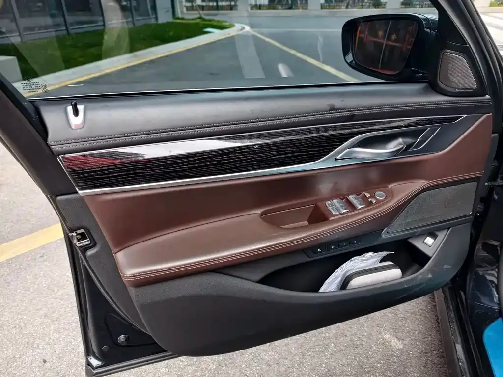 BMW 7 Series 2021 из CN, фото 2