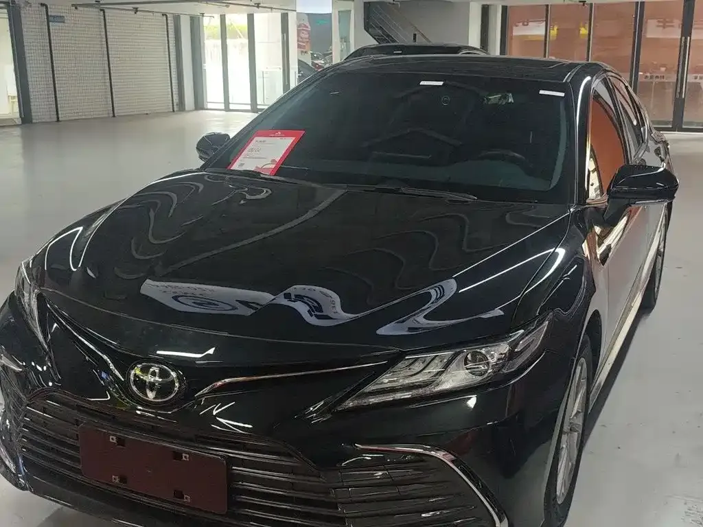 Toyota Camry — фото 1