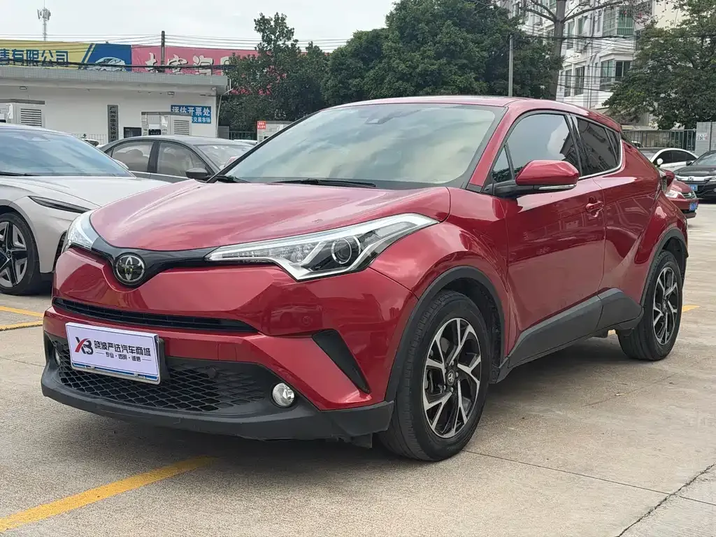 Toyota C-HR — фото 1