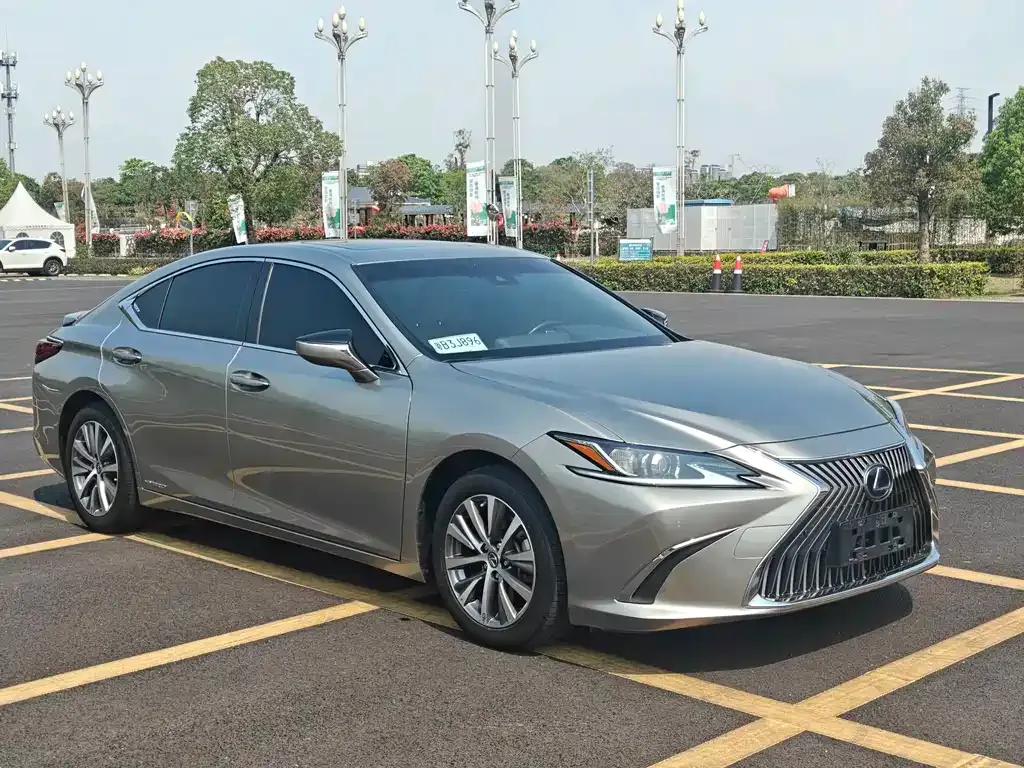 Lexus ES — фото 1