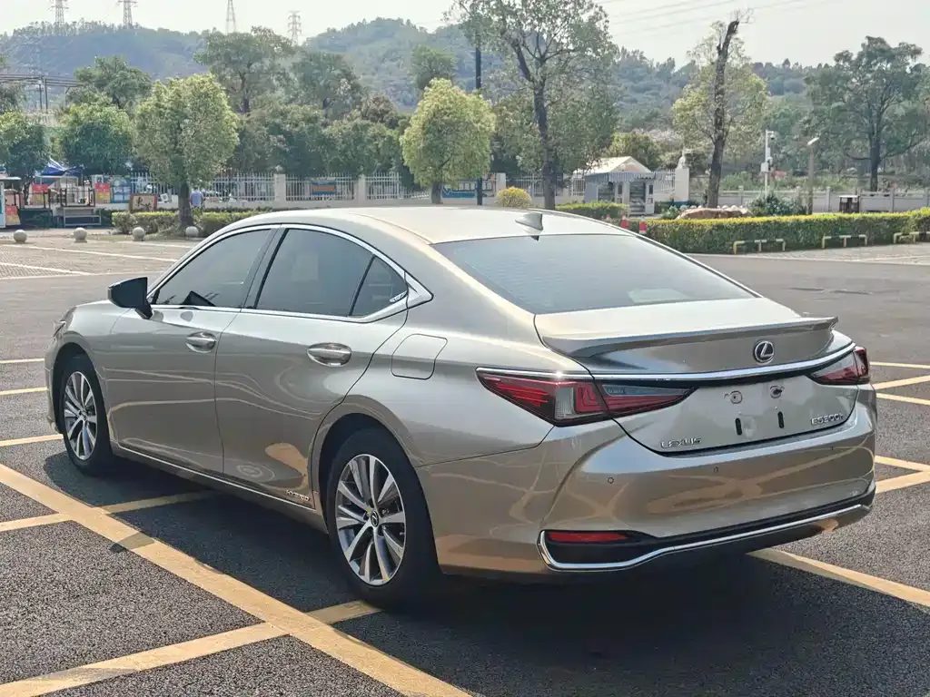 Lexus ES — фото 5