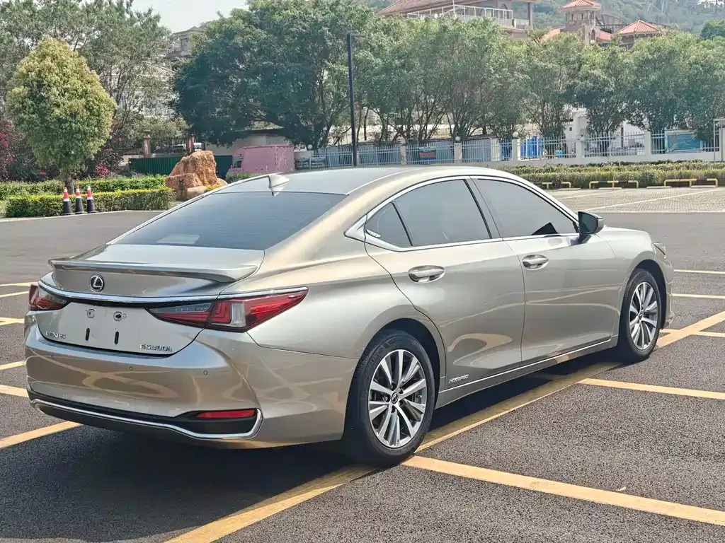 Lexus ES — фото 6