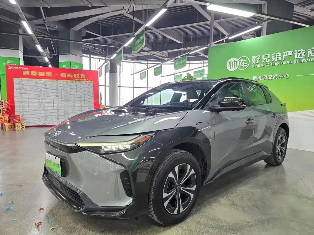 Toyota bZ4X 2023 из CN, фото 1