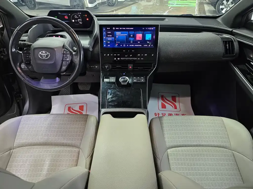 Toyota bZ4X 2023 из CN, фото 7