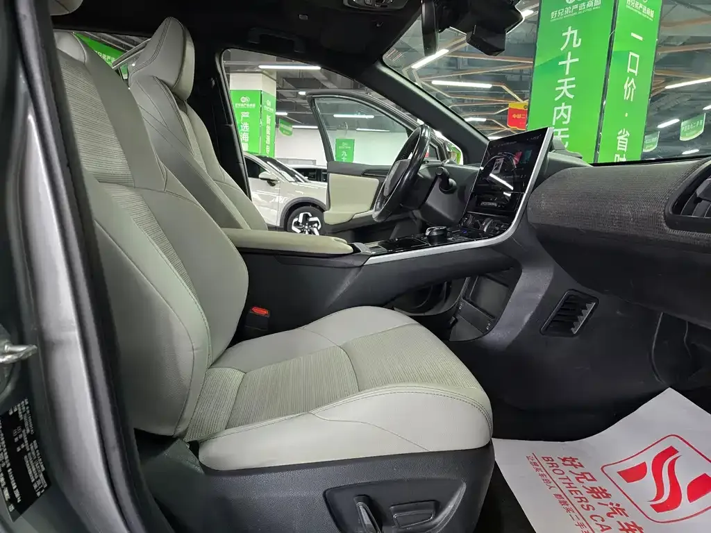 Toyota bZ4X 2023 из CN, фото 3