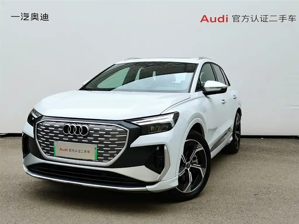 Audi Q4 e-tron — фото 1
