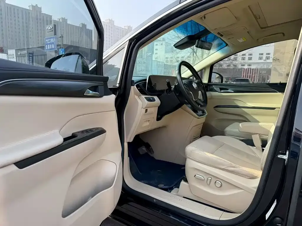 Buick GL8 2023 из CN, фото 3