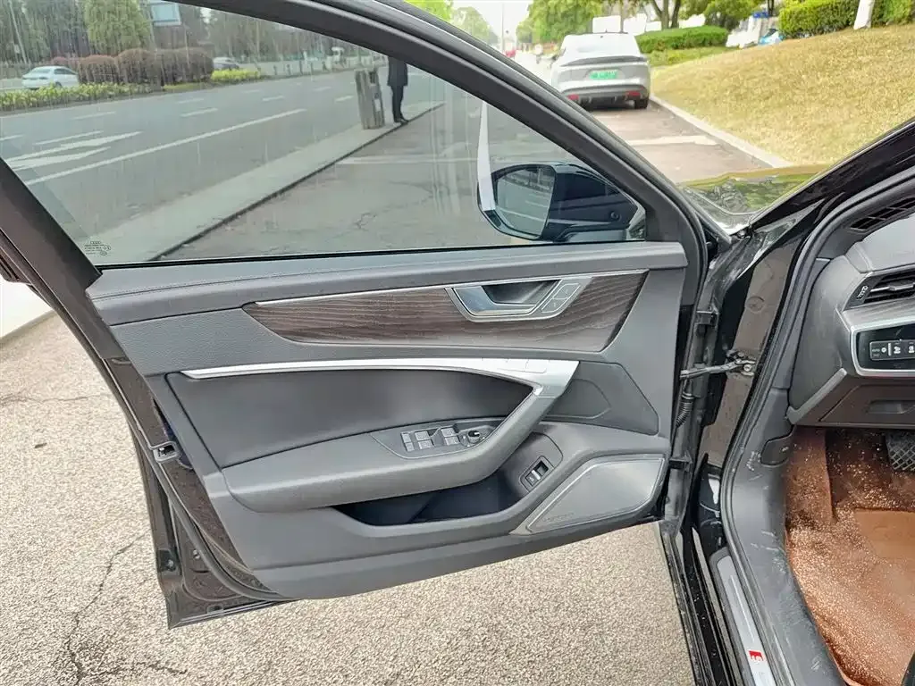 Audi A6L 2025 из CN, фото 9