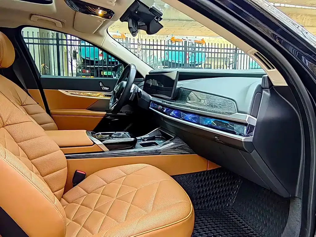BMW 7 Series — фото 2
