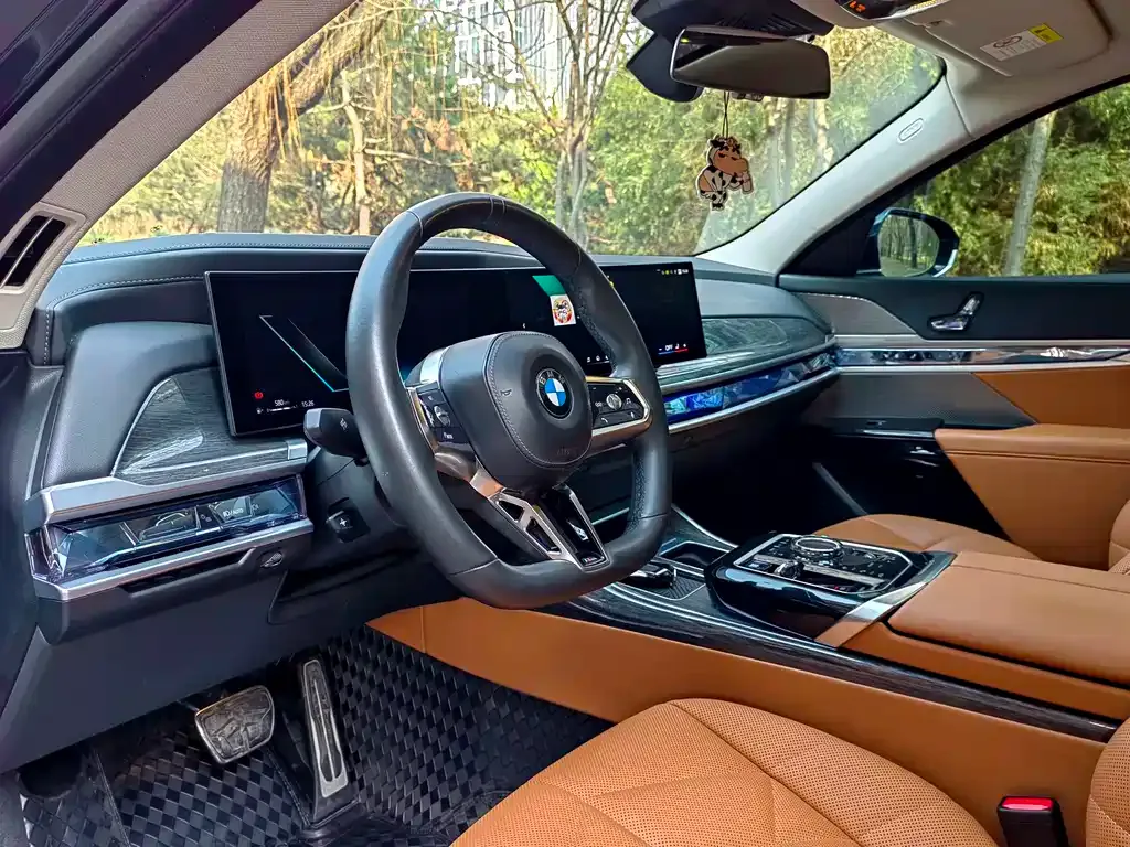 BMW 7 Series — фото 10