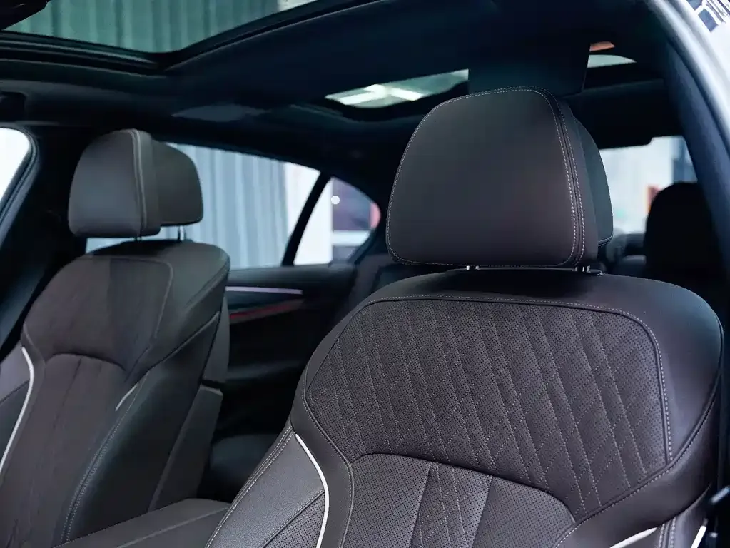 BMW 5 Series 2023 из CN, фото 7