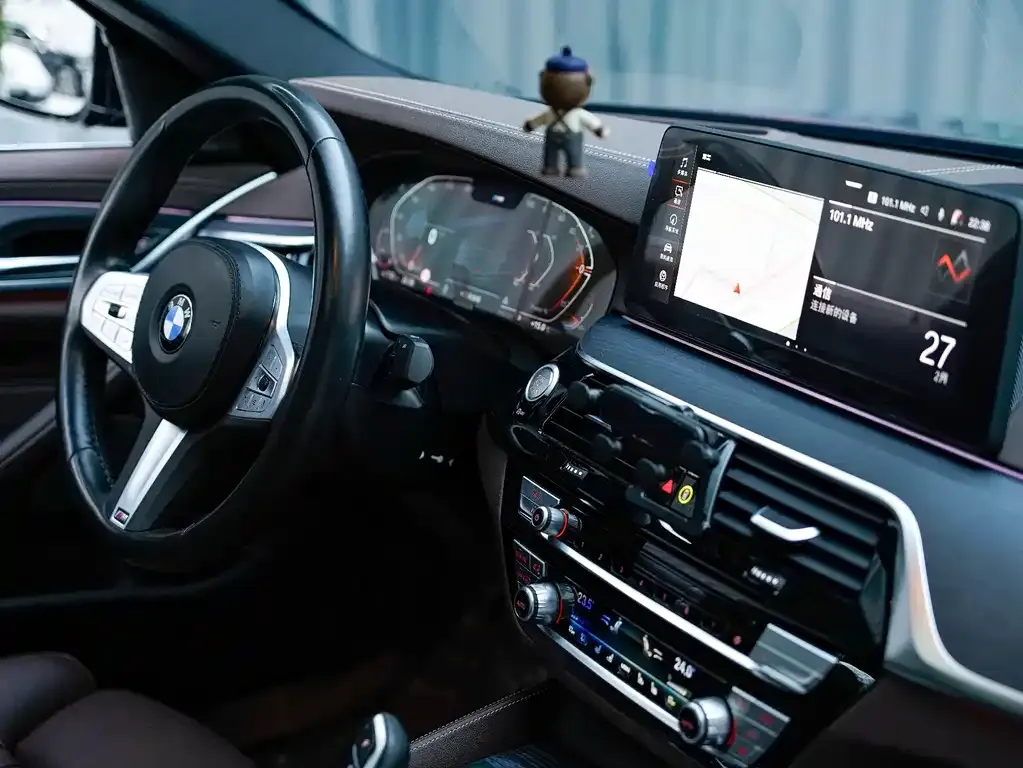 BMW 5 Series 2023 из CN, фото 9