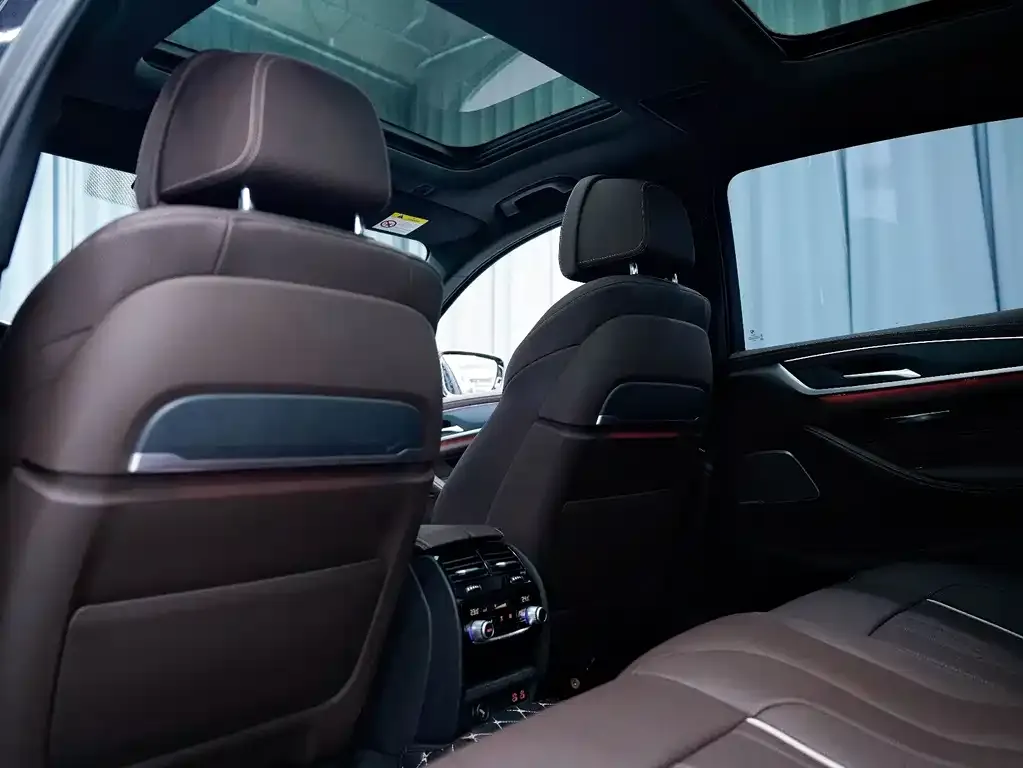 BMW 5 Series 2023 из CN, фото 3