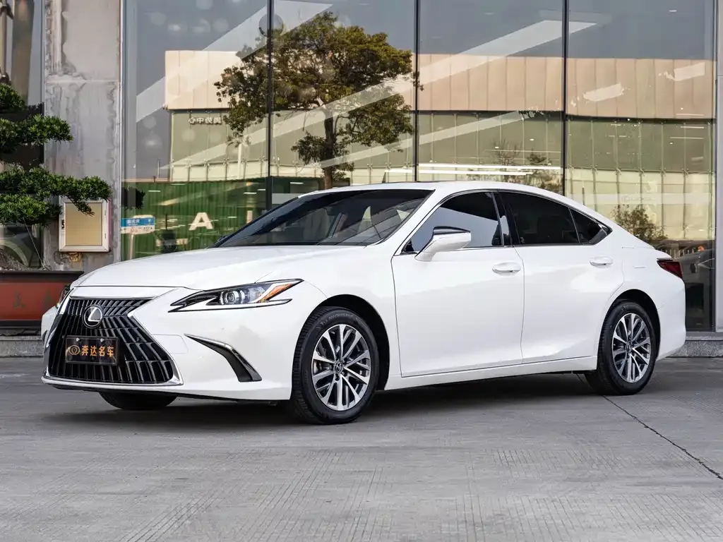 Lexus ES — фото 1