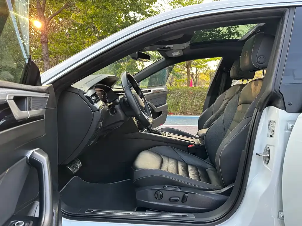 Volkswagen CC 2023 из CN, фото 8