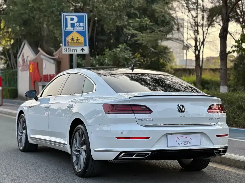 Volkswagen CC 2023 из CN, фото 4