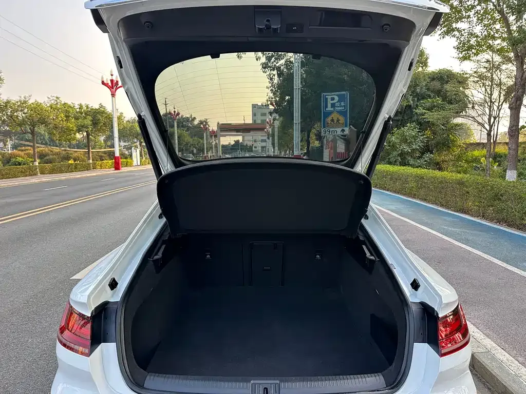 Volkswagen CC 2023 из CN, фото 7
