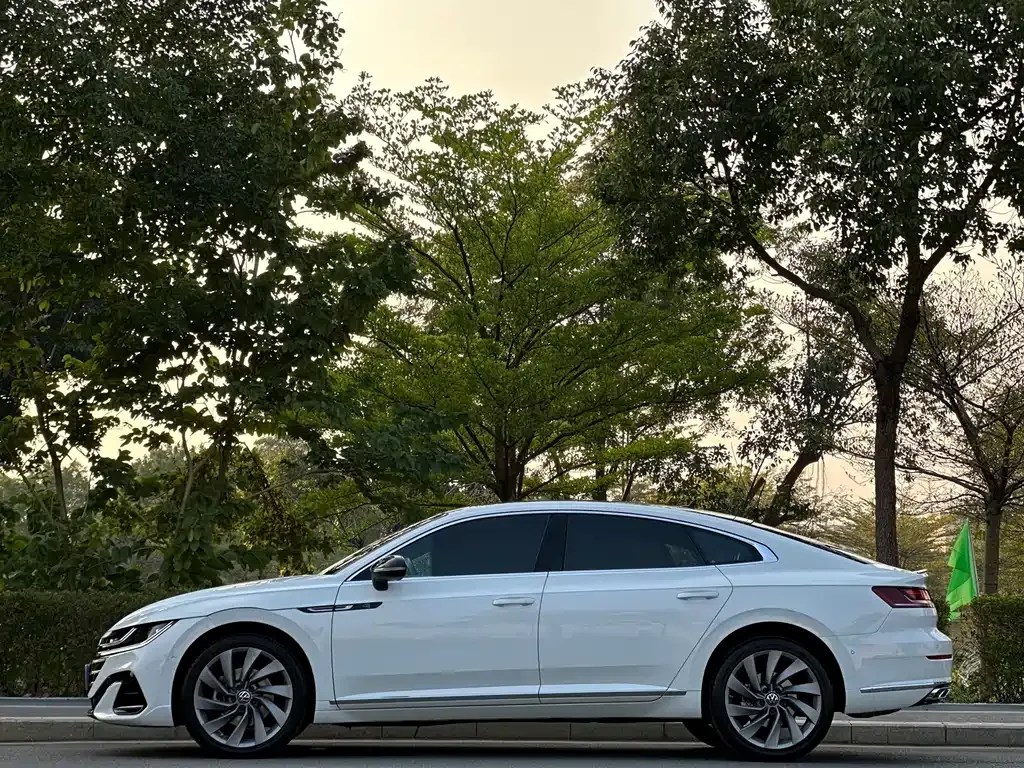 Volkswagen CC 2023 из CN, фото 10