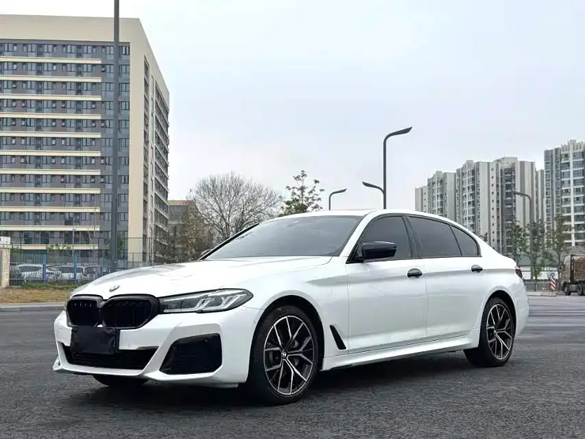 BMW 5 Series — фото 1