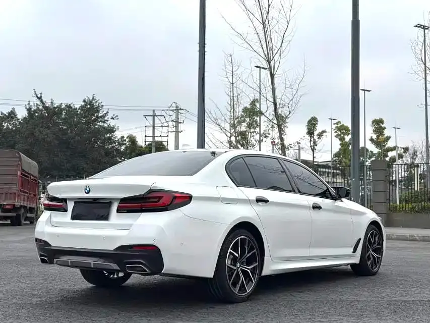 BMW 5 Series — фото 9