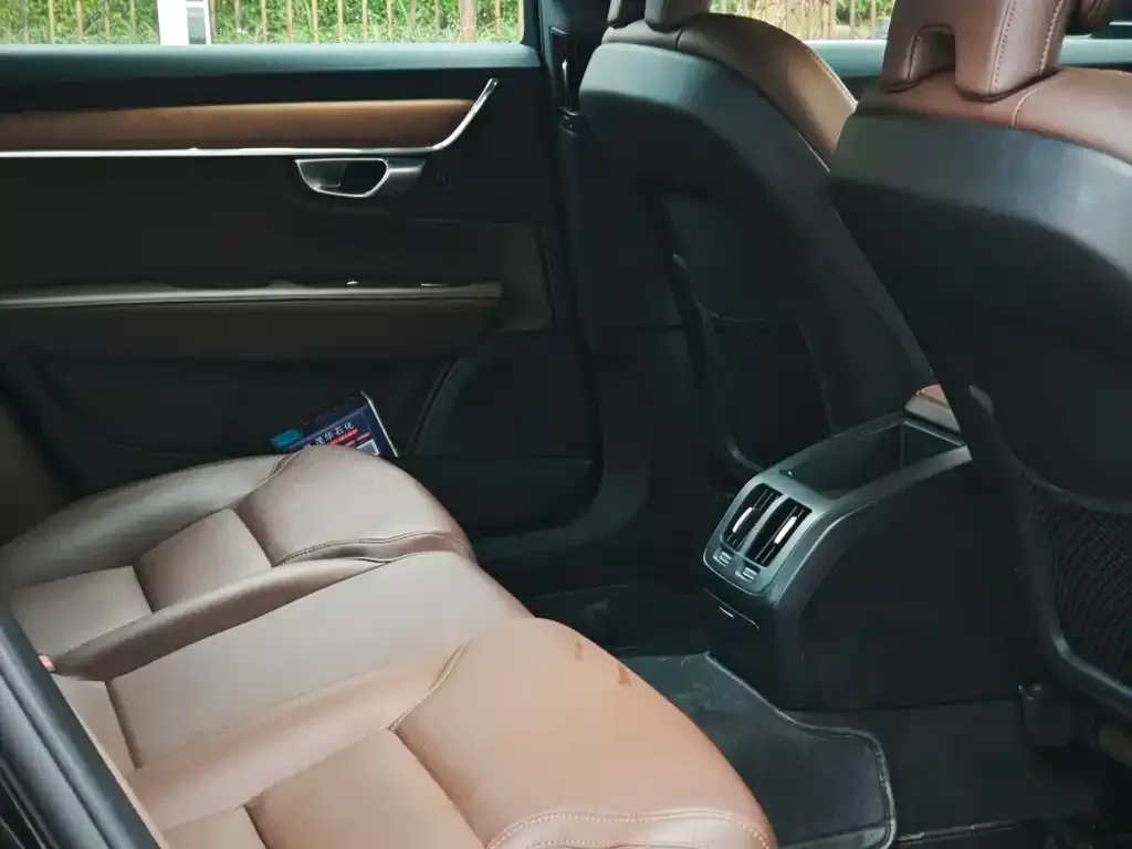 Volvo S90 2023 из CN, фото 2