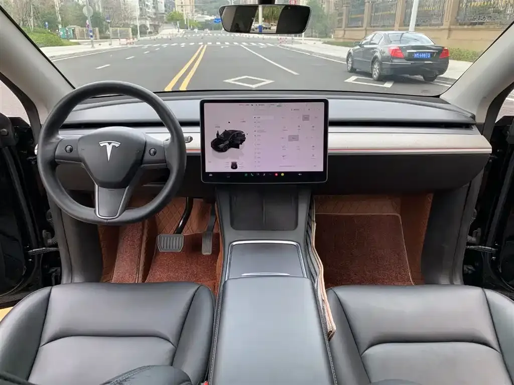 Tesla Model Y — фото 4