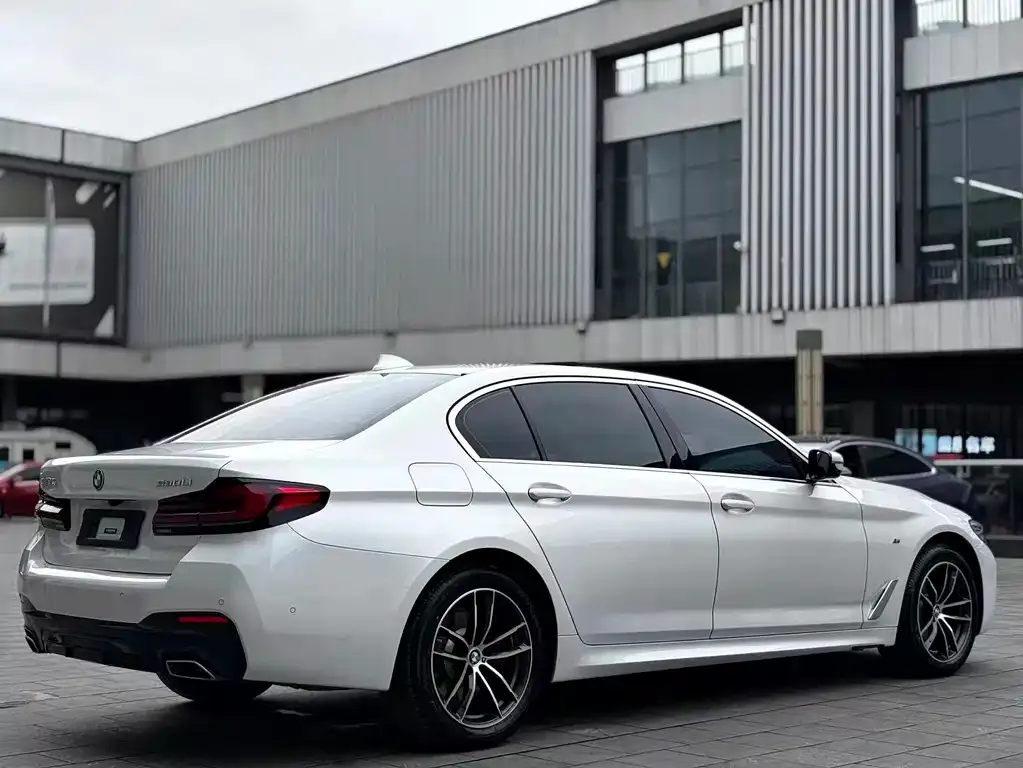 BMW 5 Series — фото 4