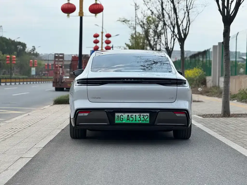 Geely Galaxy E8 — фото 6