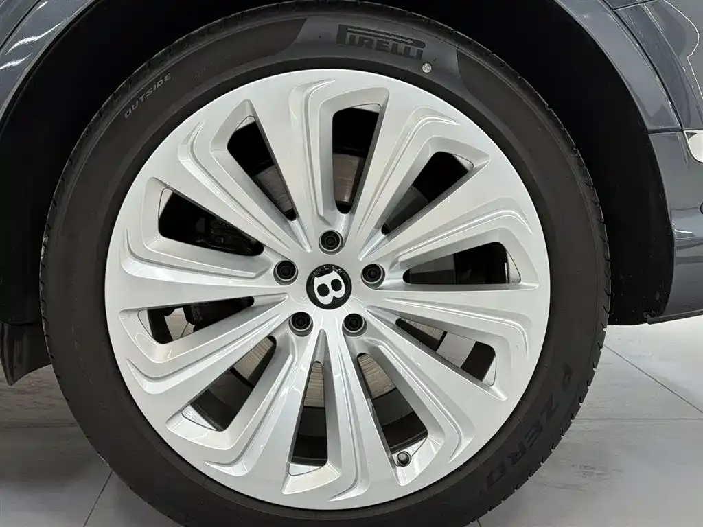 Bentley Bentayga 2021 из CN, фото 7