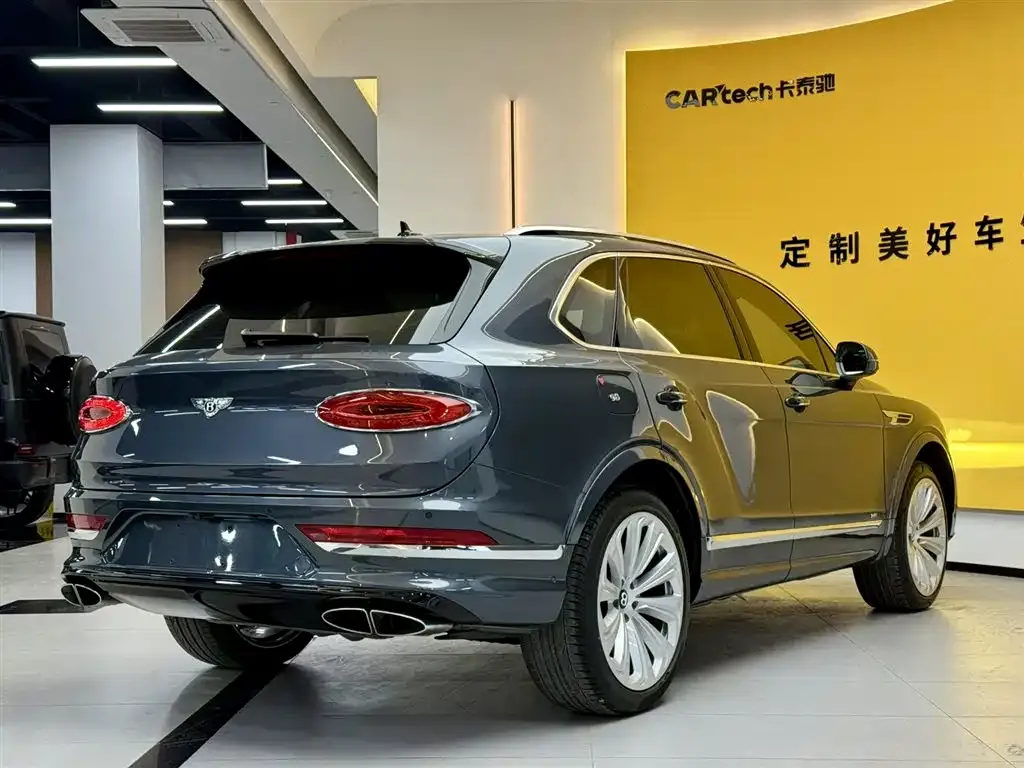 Bentley Bentayga 2021 из CN, фото 2