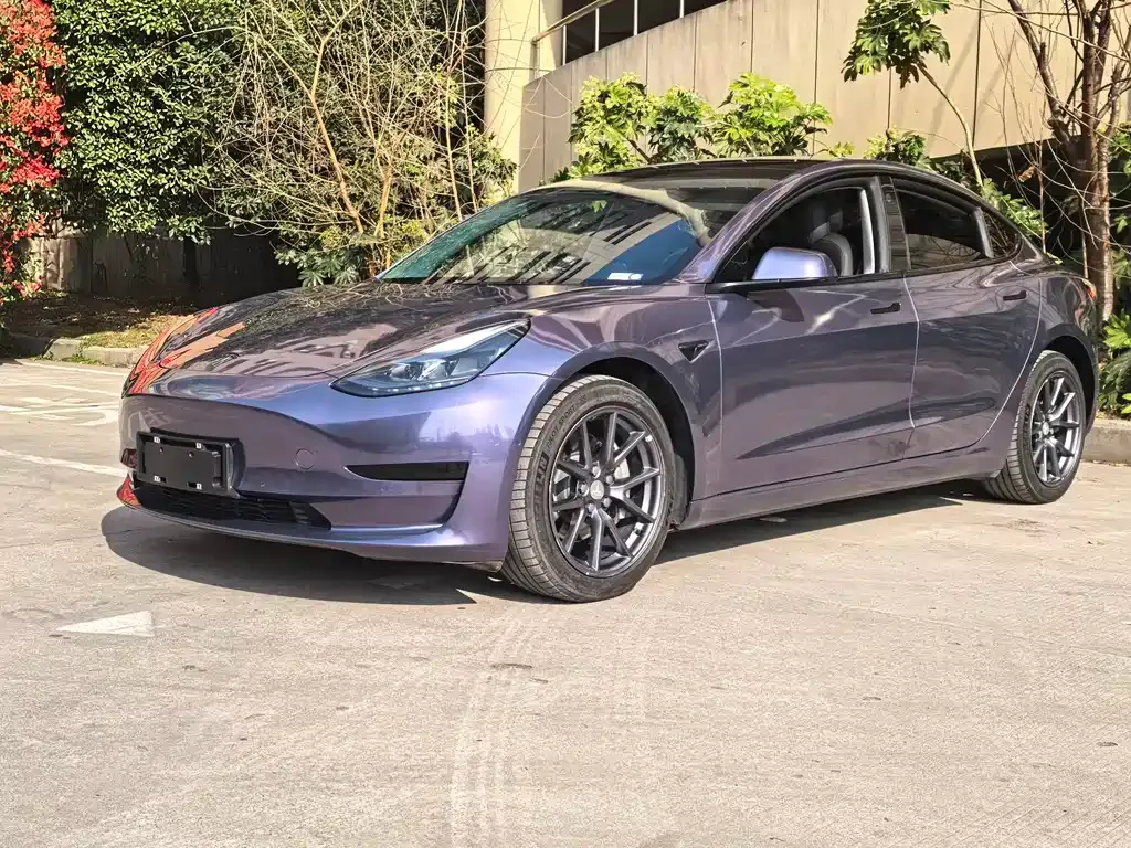 Tesla Model 3 — фото 1