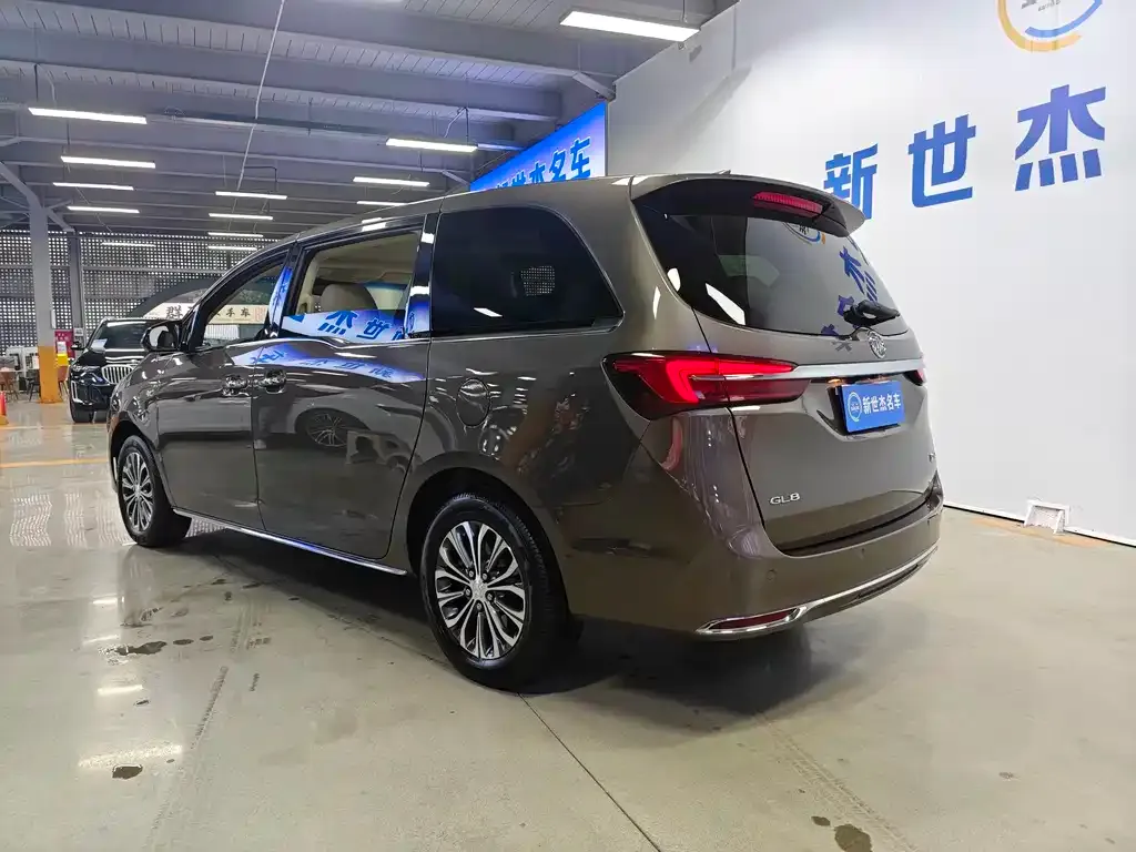 Buick GL8 2023 из CN, фото 9