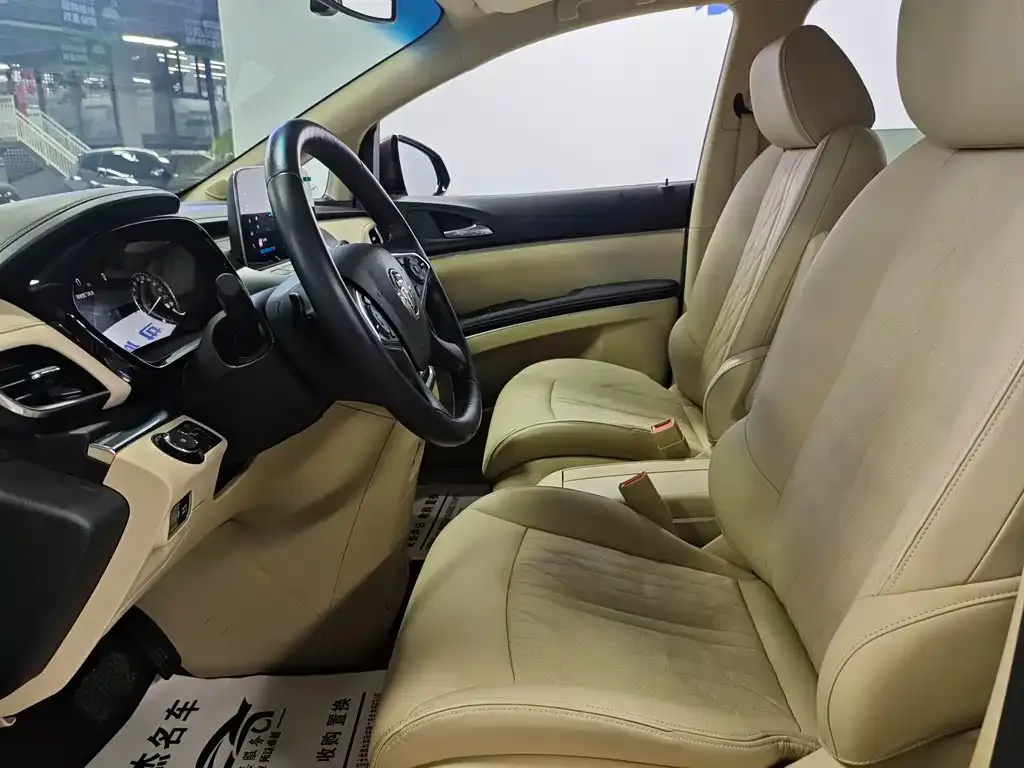 Buick GL8 2023 из CN, фото 2