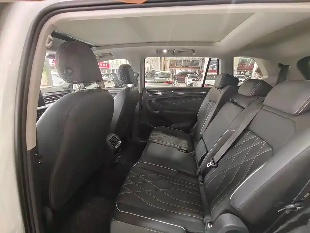 Volkswagen Tiguan L 2023 из CN, фото 2