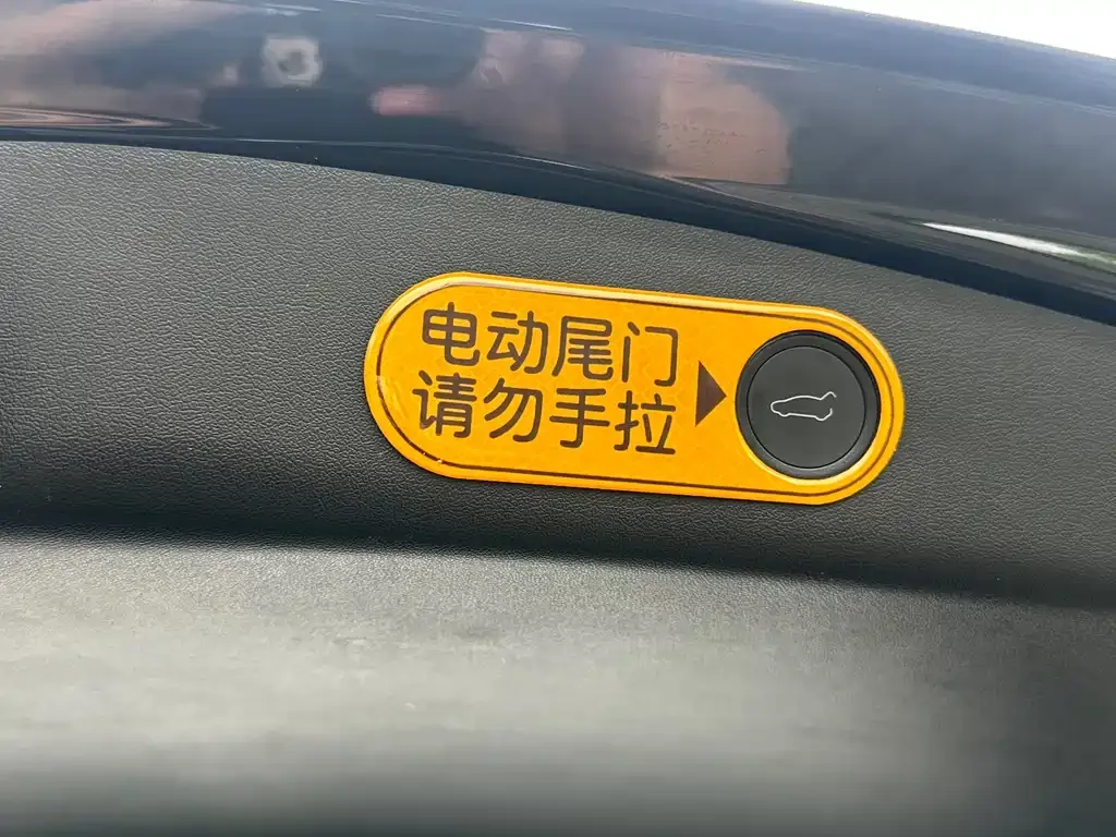 Tesla Model 3 — фото 10