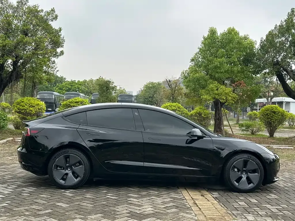 Tesla Model 3 — фото 6