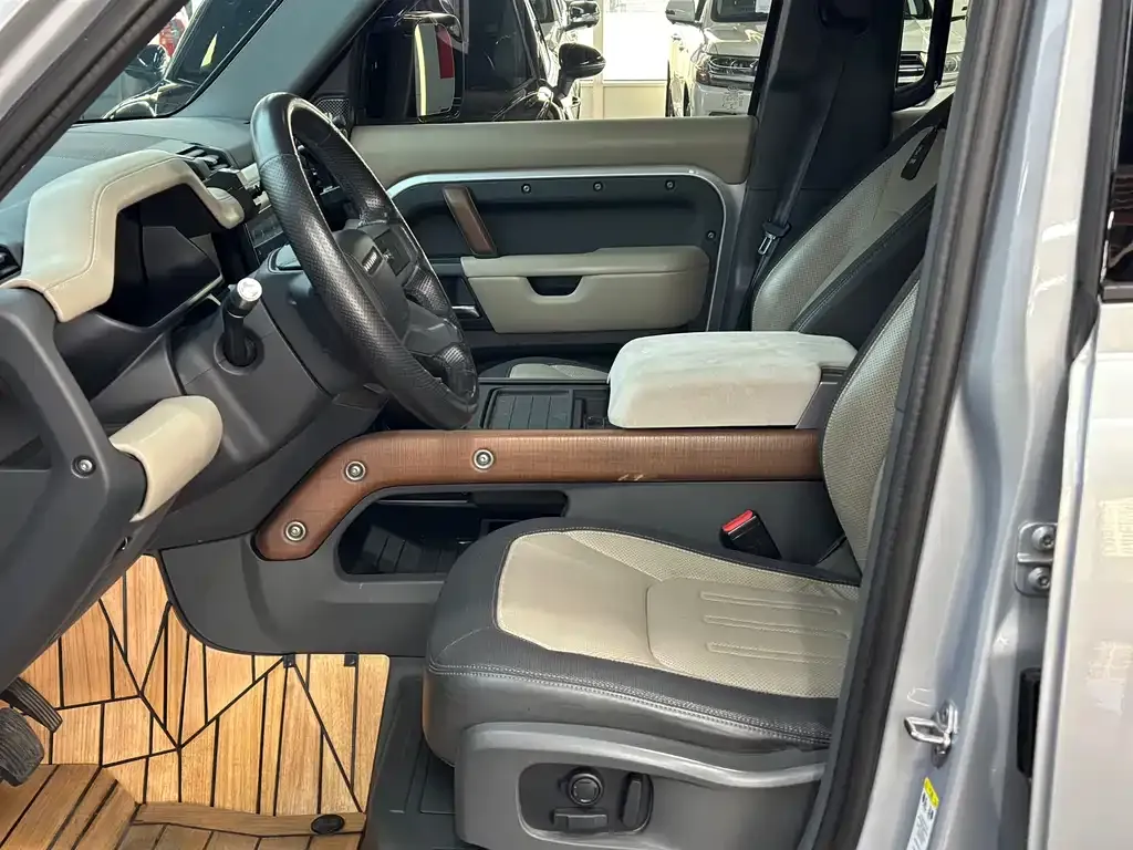 Land Rover Defender 2023 из CN, фото 2