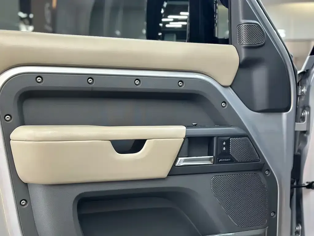 Land Rover Defender 2023 из CN, фото 4