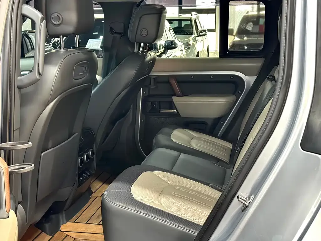 Land Rover Defender 2023 из CN, фото 9