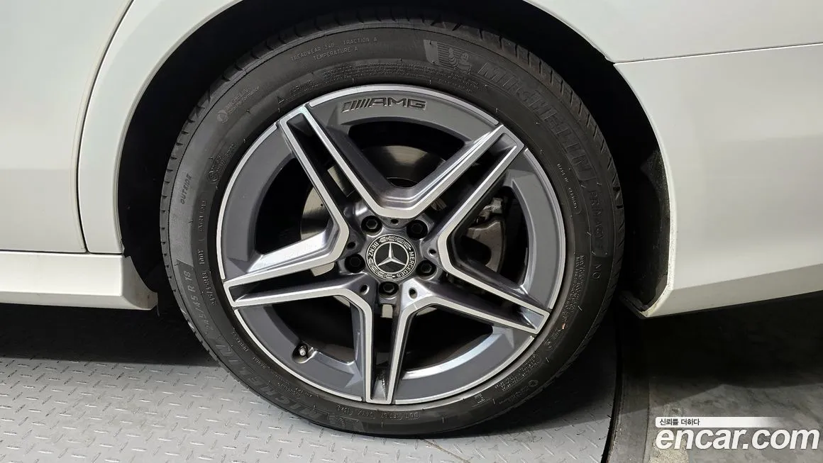 Mercedes-Benz E-Class 2023 из KR, фото 2