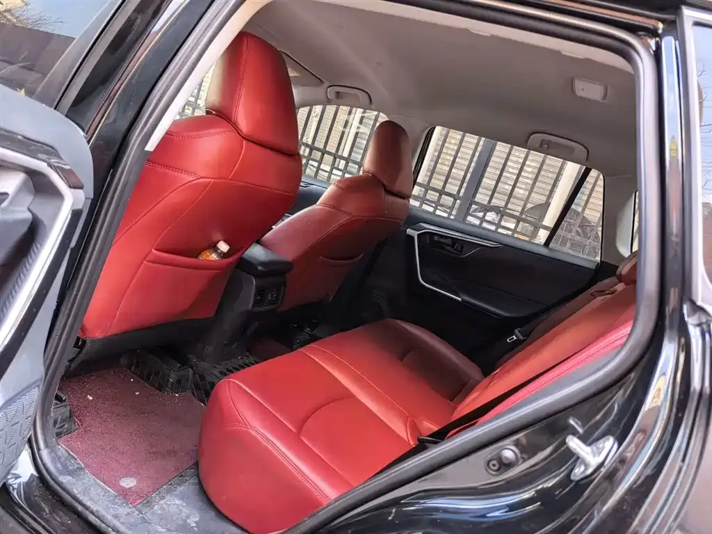 Toyota RAV4 2024 из CN, фото 3