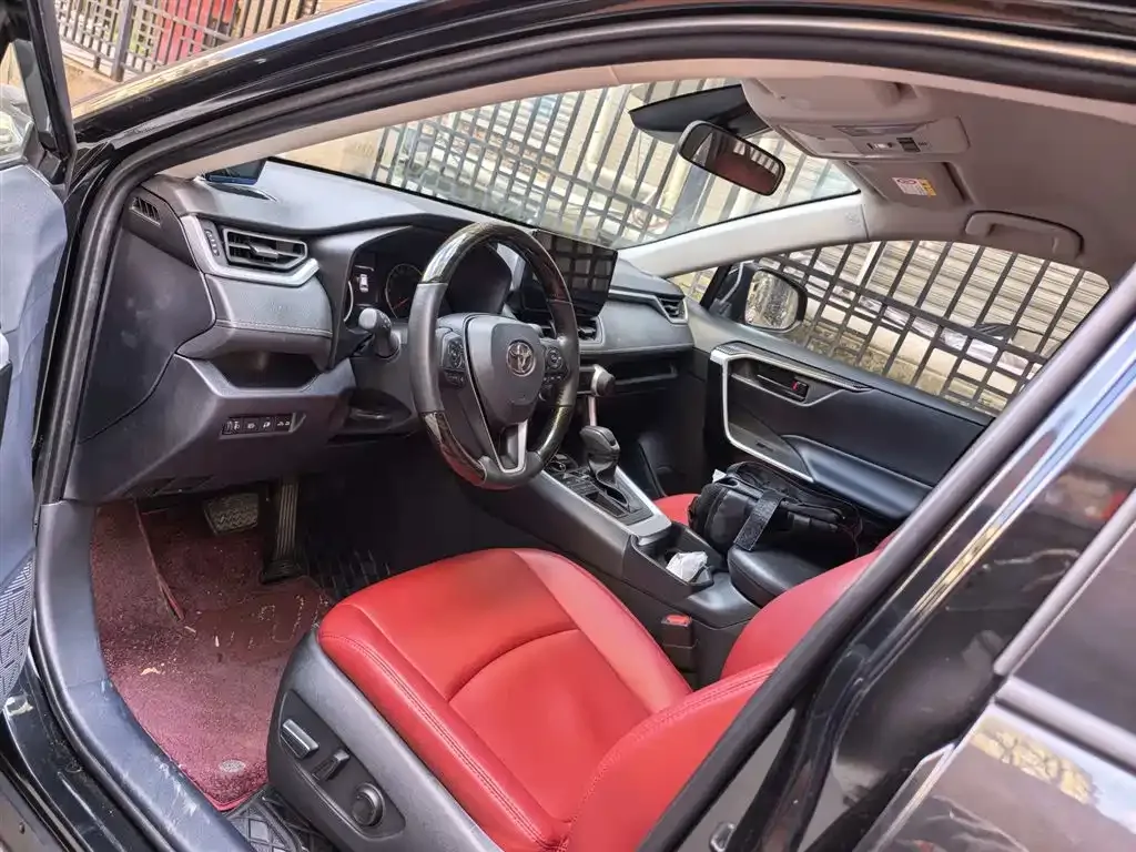 Toyota RAV4 2024 из CN, фото 2