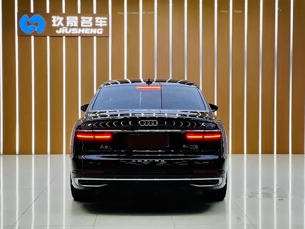 Audi A8 — фото 8