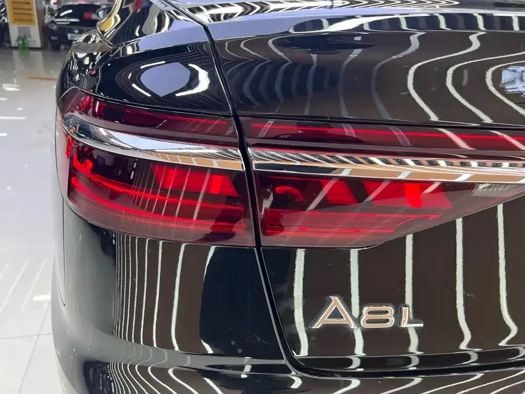 Audi A8 — фото 6