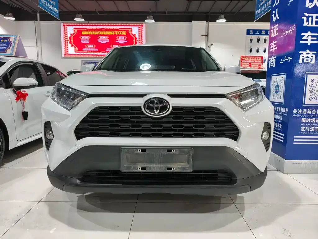 Toyota RAV4 — фото 3